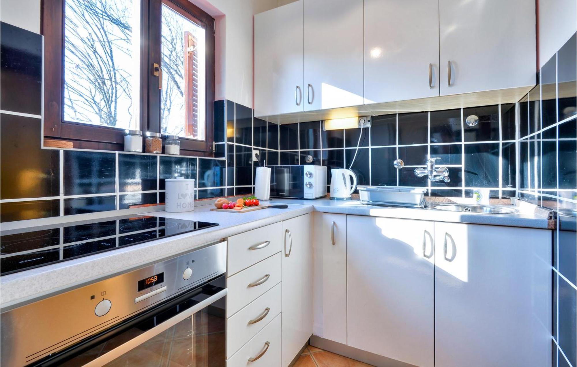 2 Bedroom Gorgeous Home In Gornje Stative Luaran gambar